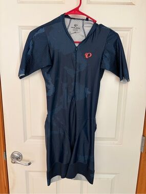 Pearl Izumi Team Octane Navy Blue Triathlon Suit with Coral Logo size Medium